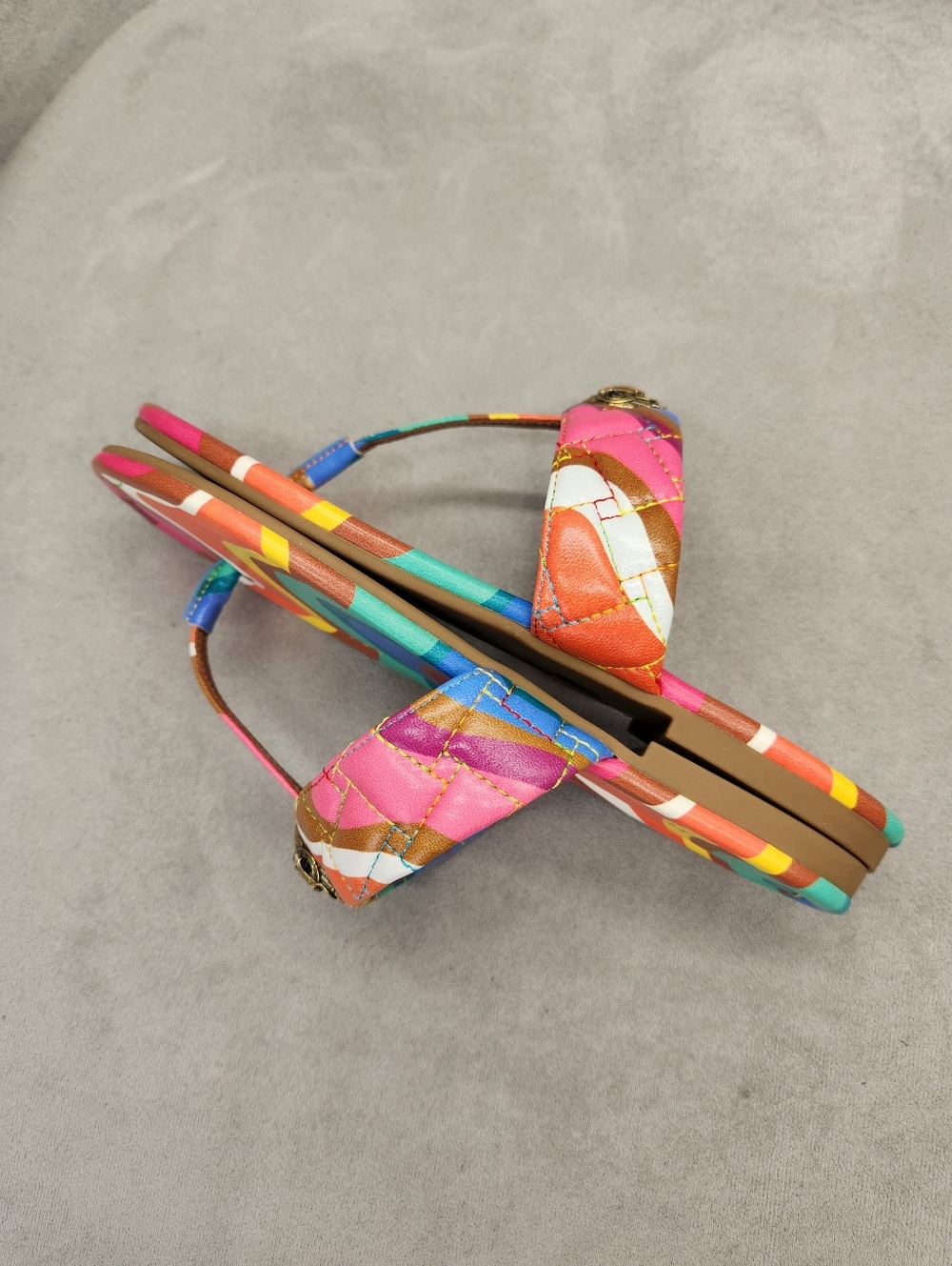 Kurt Geiger Kensington Sandals 6.5 Abstract Orange Tan T-Bar Thong Logo New $180 - Picture 8 of 13